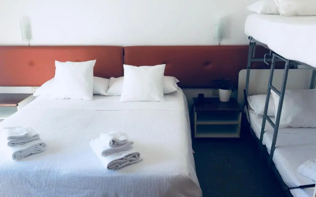 Hotel Aplō