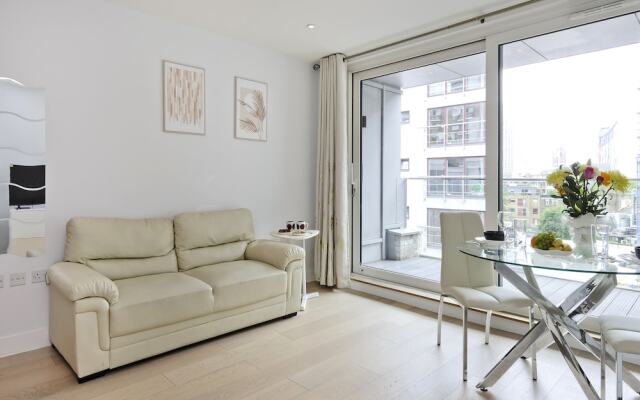 Spacious Flat Near South Bank by Underthedoormat