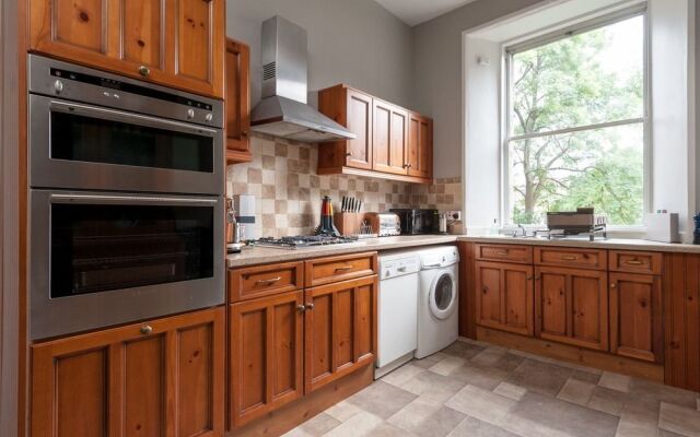 Edinburgh Hillside Apartment