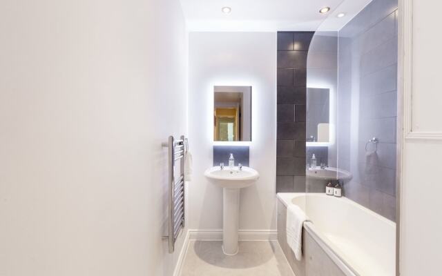 Elegant Double Bedroom in Belgravia