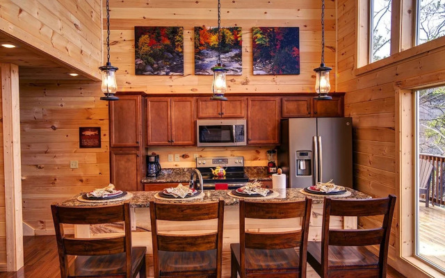 A River Runs Through It 3 Bedrooms 3 Bathrooms Cabin