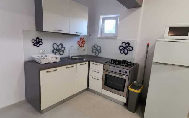 Boutique Apartment in Pirovac With Terrace