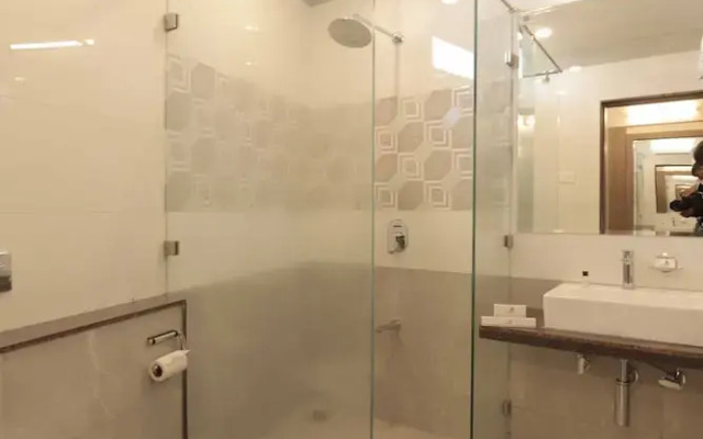 Pride Biznotel Gir Sasan