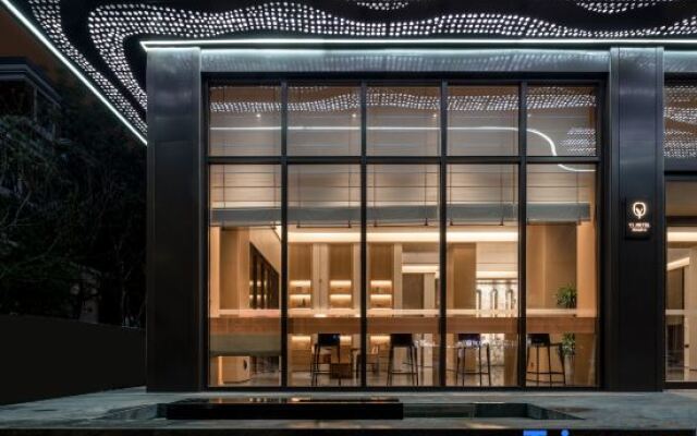 Yi HOTEL