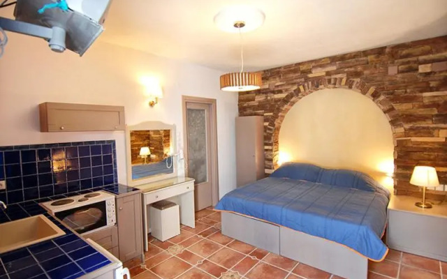 Calliope Maille Studios & Apartments