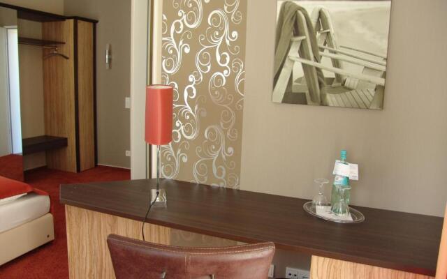 M13 Hotel