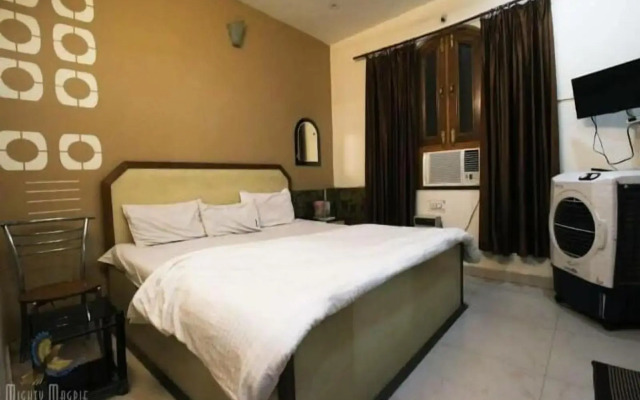 Narayani Guest House By GRB