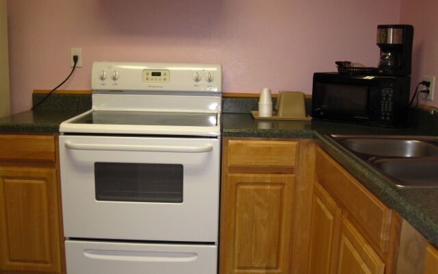 Pinn Road Inn and Suites