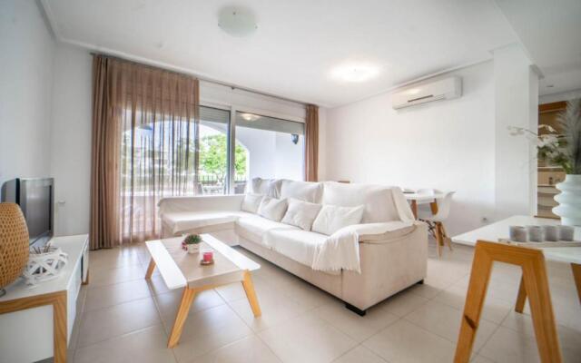 Bright Apartment with Pool Views - BA811