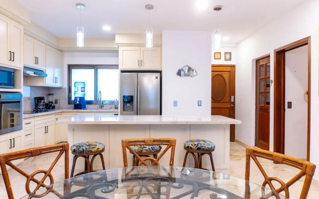 Paseo Del Sol Reef 305 3 Bedroom Condo by RedAwning