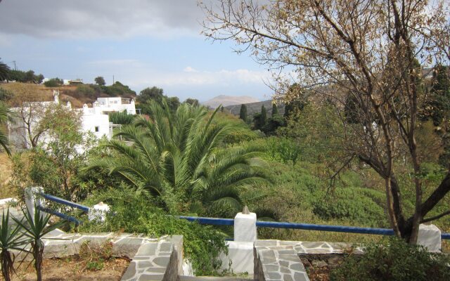 Lefkes Village