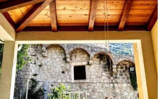 House Ina Ston