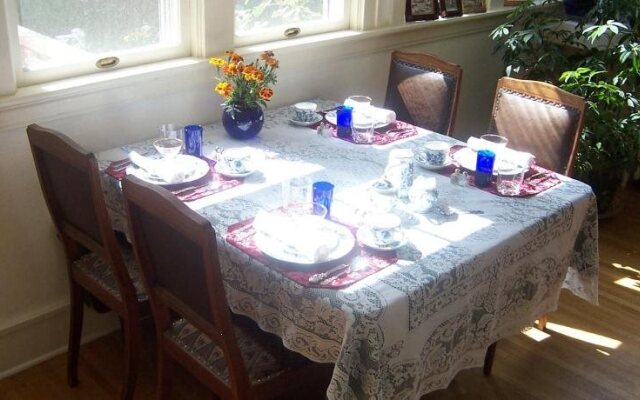 Robins Nest Bed & Breakfast