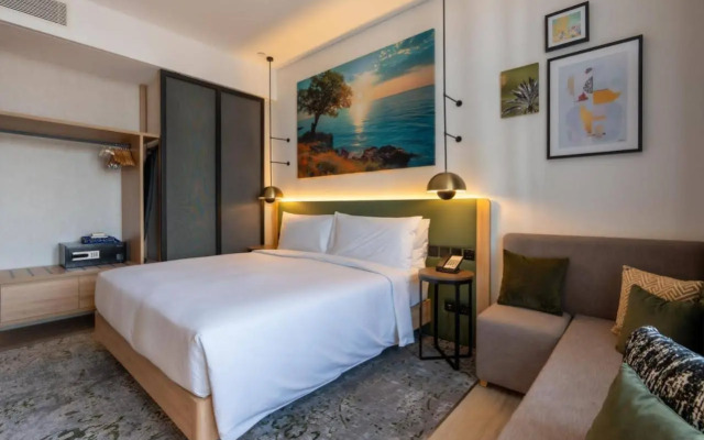 West Walk Retaj Hotel