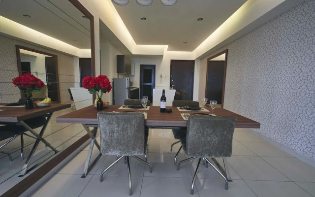 Regalia Residence @ KLCC View Sky Pool by KC