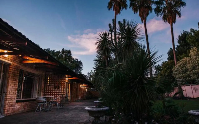 Palms Lodge