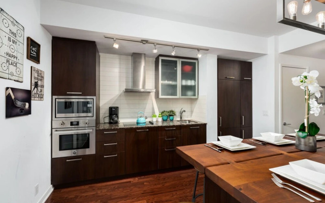 Applewood Suites - York Street Condo