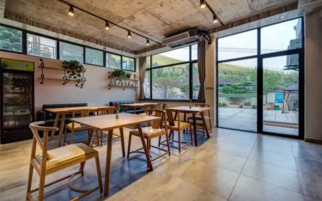 Huazhuyue·Moganshan Yunjipo Hot Spring Beauty Villa (Houwu Transfer Center Store)