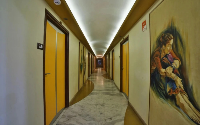 Hotel The Emerald by OYO Rooms