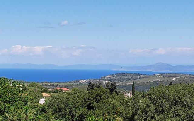 Lotza Traditional House Salakos