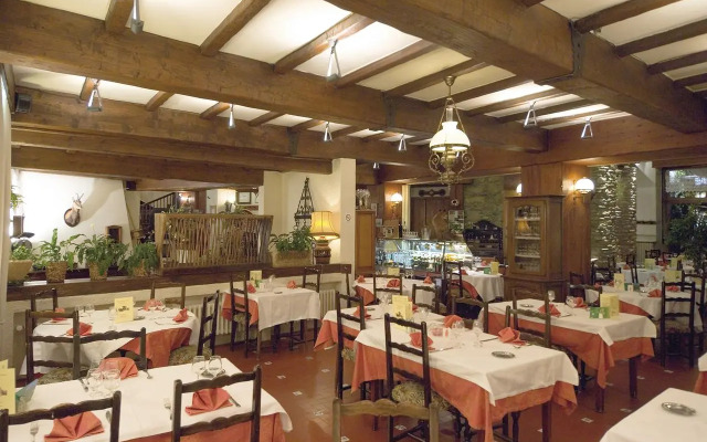 Hotel Restaurant Planes