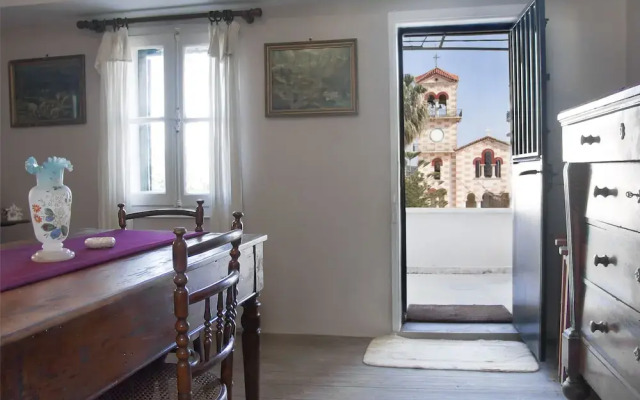 House 1910 by Zante Plaza