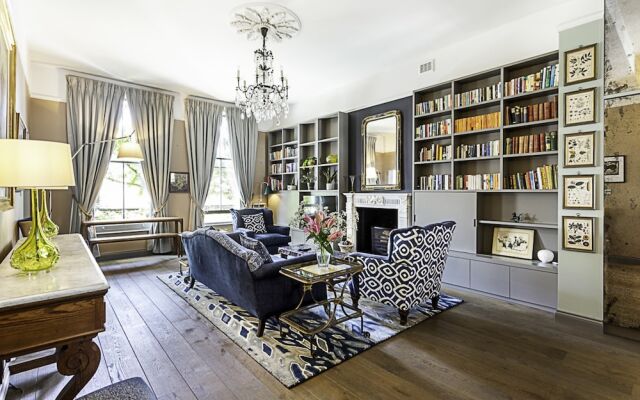 Well-designed Chelsea Flat