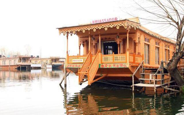 Houseboat Ambassador