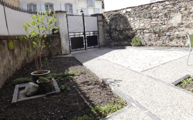 Great house in center of Luz St Sauveur