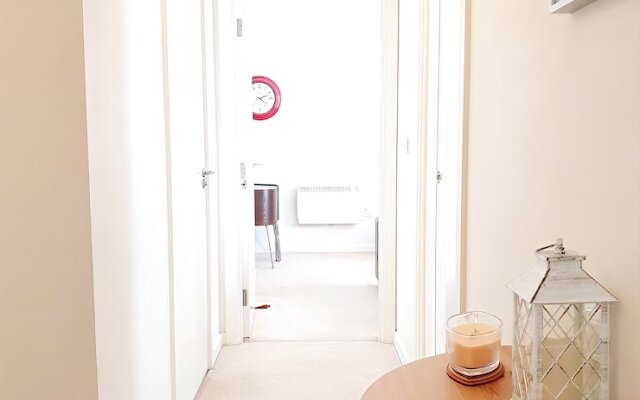 Airy 2 Bed 2 Bathroom With Balcony