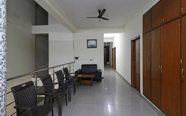 OYO 10662 Hotel Town Noida
