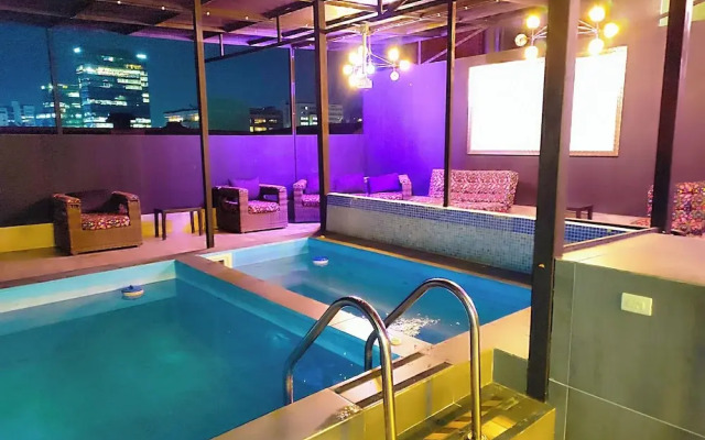 PROMO 18 BDRM Building, Pool+ 5Jacuzzis at Poblado