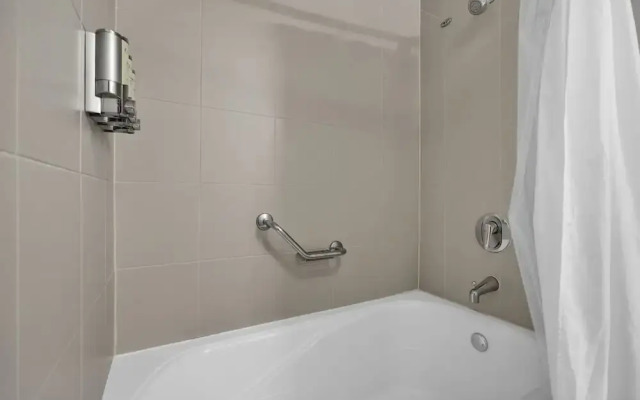 Spectacular Bay View 1bd 2baths in Grove