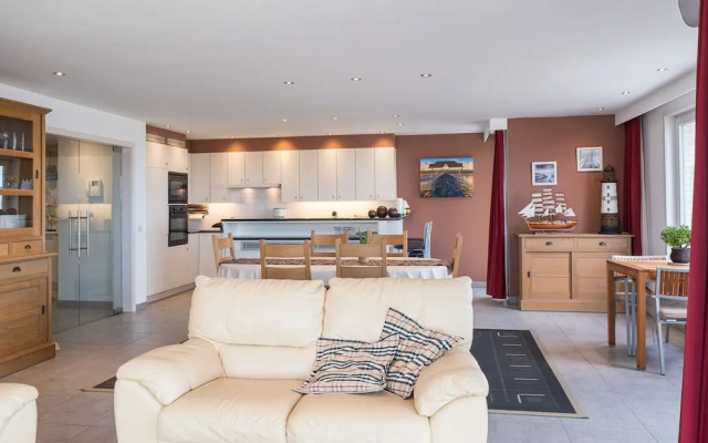 Apartment With Frontal Sea-views