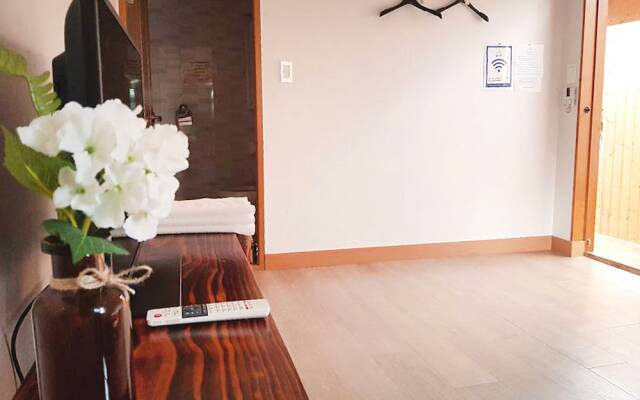 Pretty Hanok House