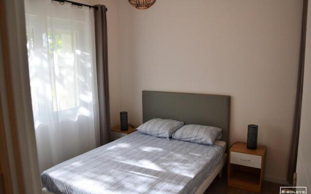 Vias-Village - T2 dans ancien domaine viticole