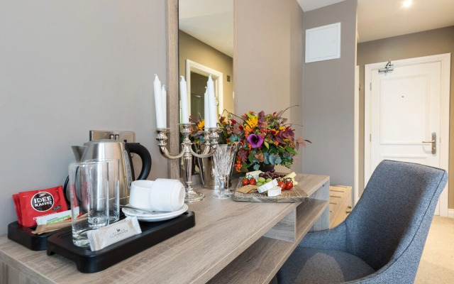 Castle Varagh Hotel & Bar
