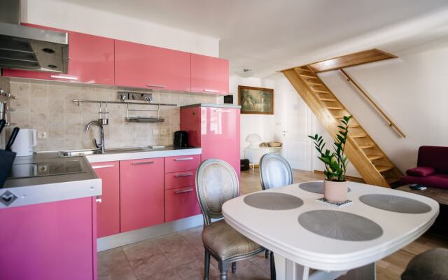 Panorama Old Town apartment by DuHomes