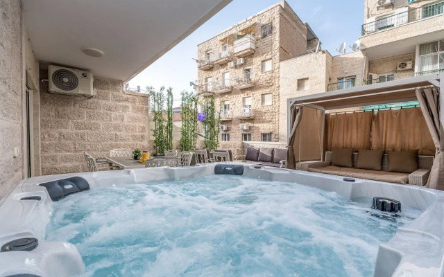 One BDR with a Huge Terrace