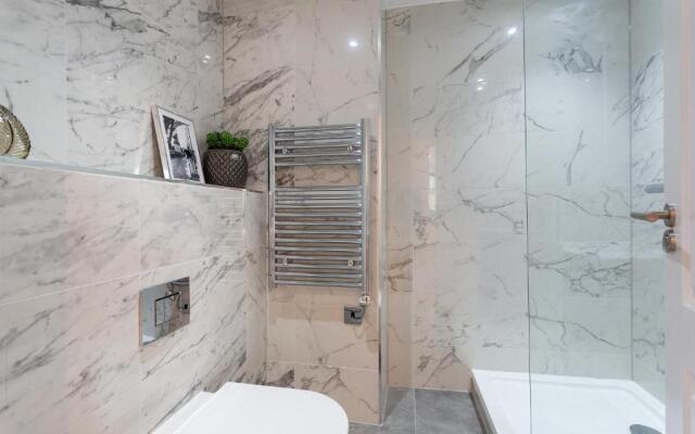 The Carlyle - Elegant Serviced Apartments
