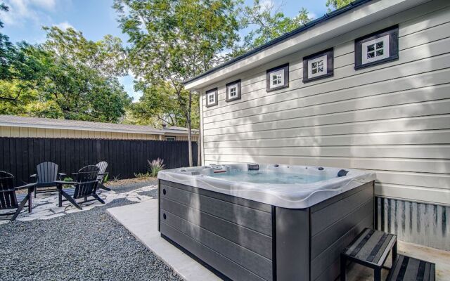 Southern Charm - Near Main With Hot Tub
