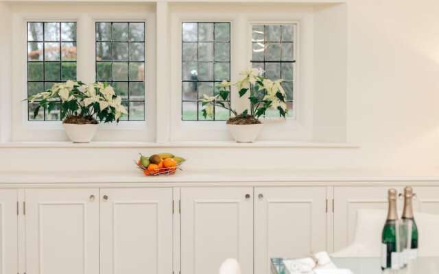 Wisteria House - Sleeps 11