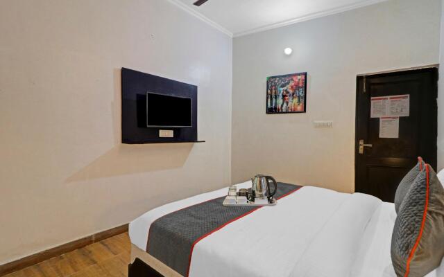 OYO Townhouse 880 Saffron Hotel  Banquet