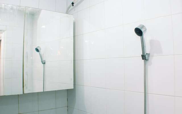 Nice And Strategic 2Br At Green Pramuka City Apartment