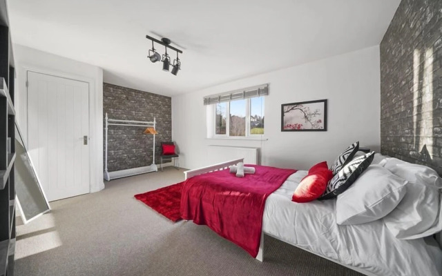 Spacious Canterbury Townhouse