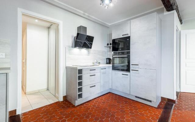 Large 3 Bdr Old Town - AC