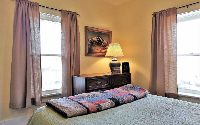 Bunk+Brew Historic Lucas House - Hostel