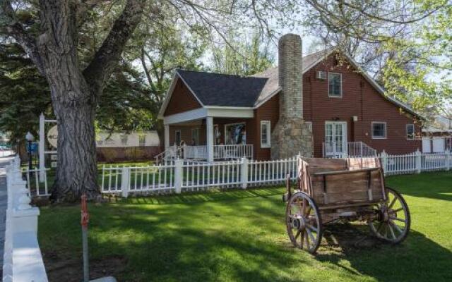 Silver Maple Inn and The Cain House Country Suites