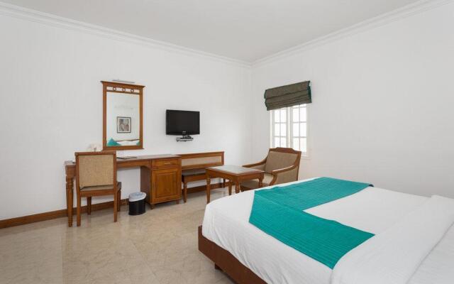 The Avenue Center Hotel