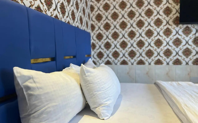 Ice Suites And Apartment